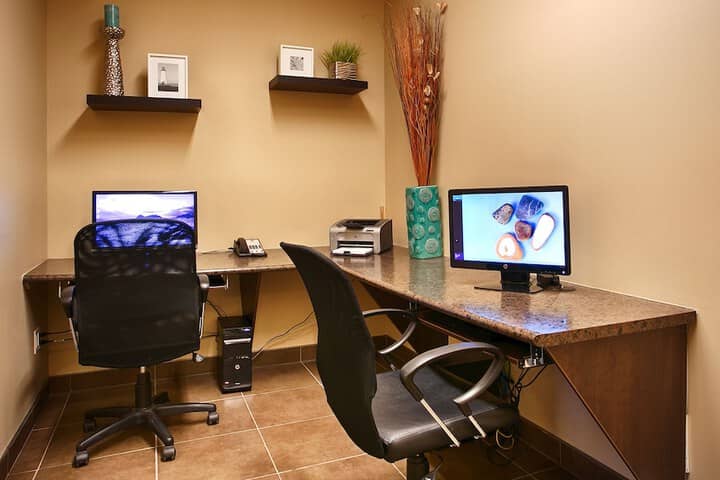 Business Center 41 of 47