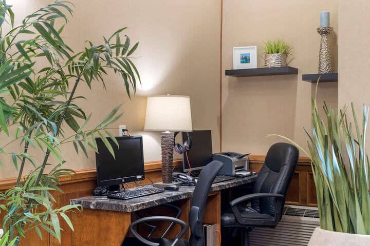 Business Center 42 of 47
